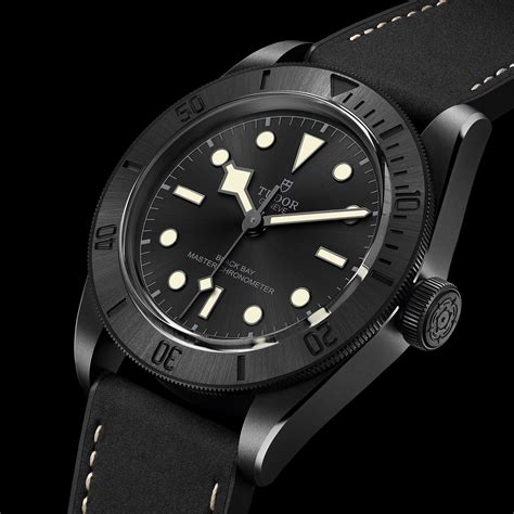 tudor cinturino nabuk rosso e nero|Orologio TUDOR Black Bay Ceramic certificato dal METAS.